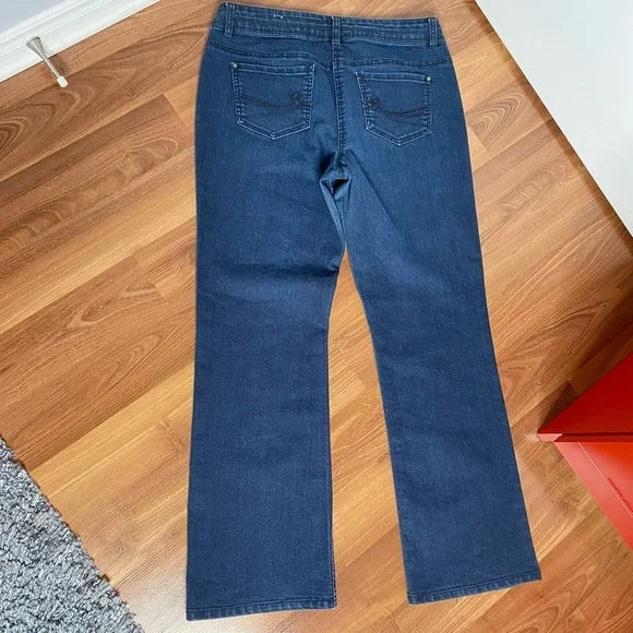 Reitmans - Women's Blue Jeans - straight leg - Size 10 Petites - Picture 2 of 8